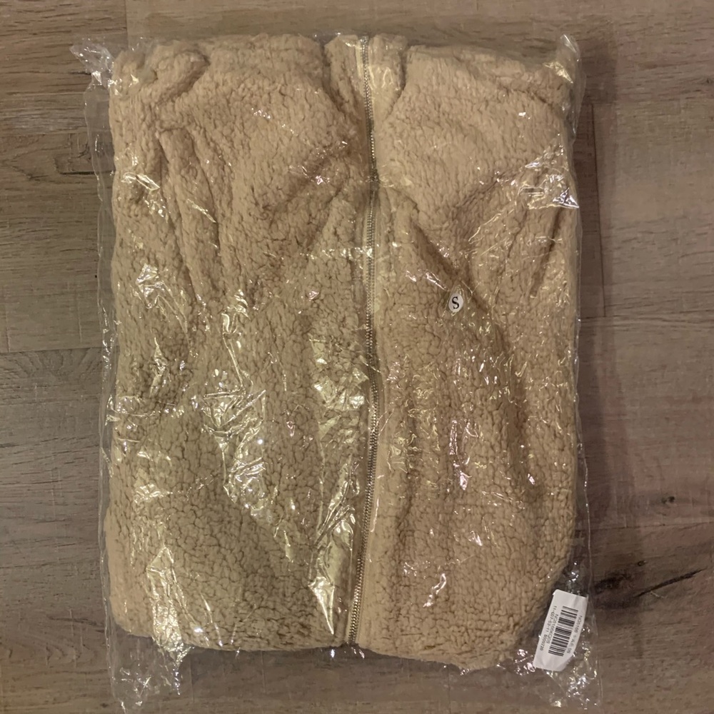 ❌sold❌NEW! Sherpa Zip Up Hoodie - Picture 2 of 3